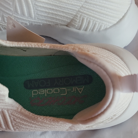 Skechers White Slip-On Sneakers with Textured Knit Design, Size 9, NWT - Picture 4 of 5